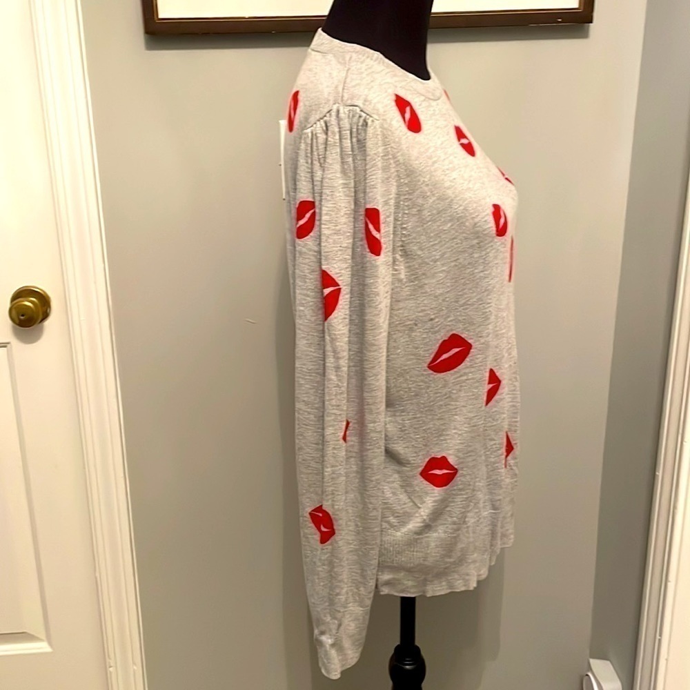 MARLED DOVE GREY SWEATER WITH RED LIPS SIZE XL - Picture 2 of 7